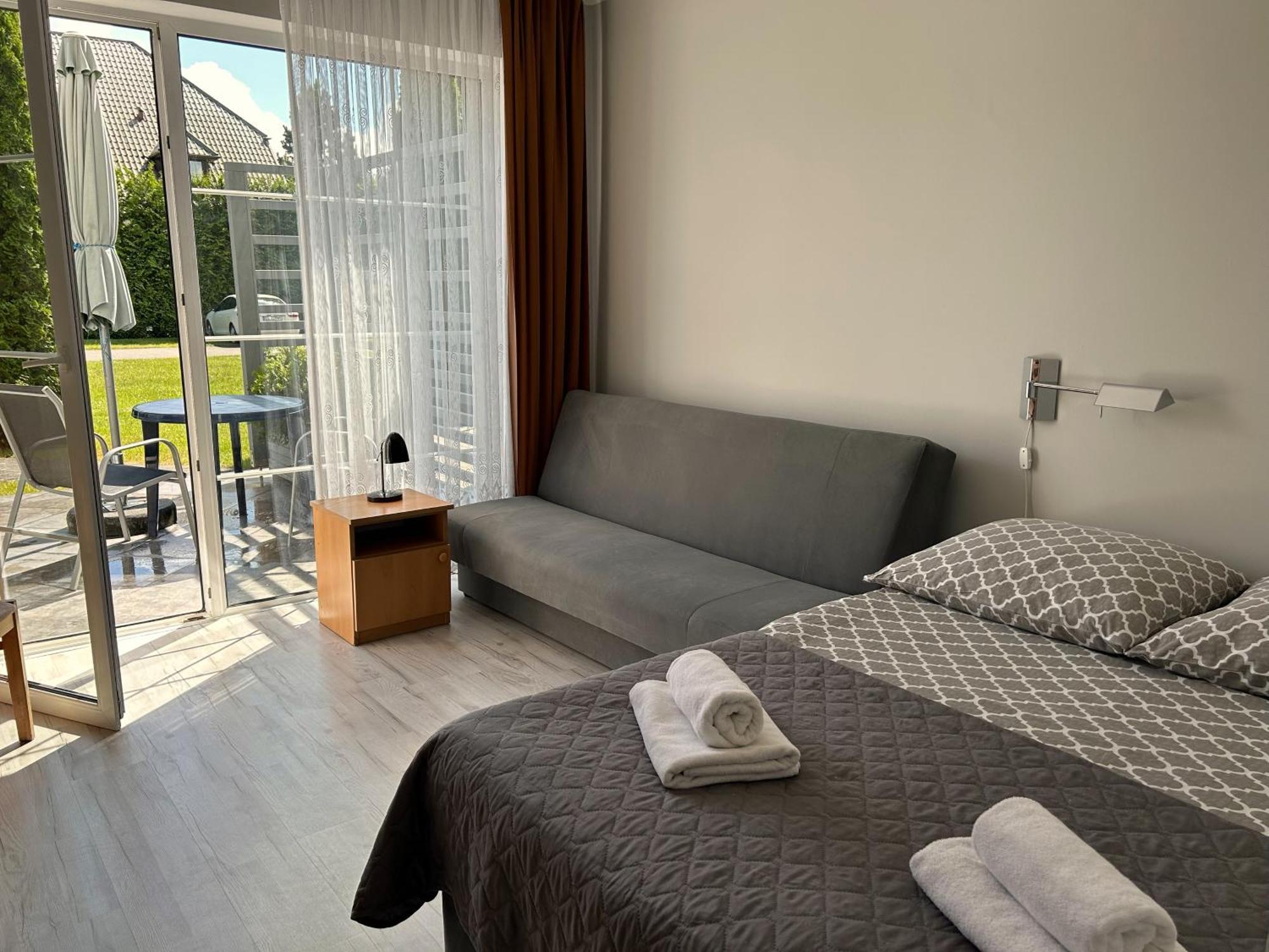 Ferienwohnung Dw Roza Wiatrow Dębki Exterior foto